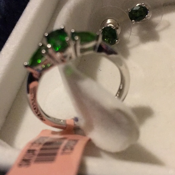 Gorgeous and affordable earrings and ring set - Picture 3 of 4